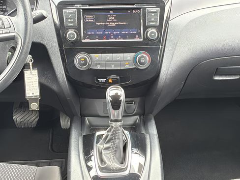 Used 2022 Nissan Rogue Sport S FWD image 9
