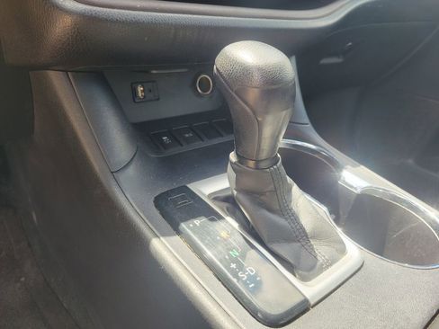 Used 2014 Toyota Highlander LE FWD image 28