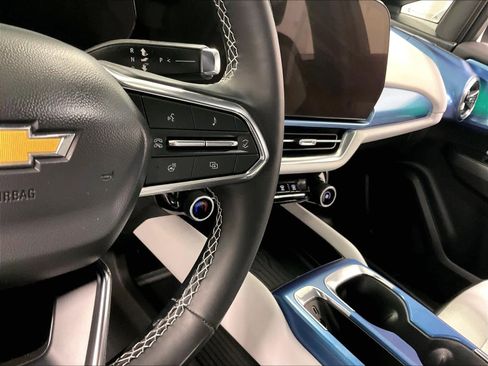 Used 2025 Chevrolet Equinox EV LT image 24