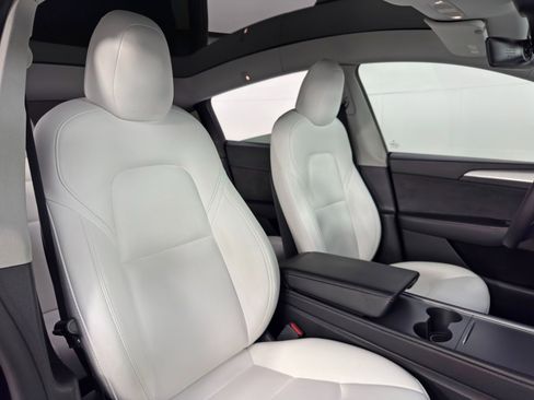 Used 2022 Tesla Model Y Performance image 37