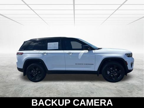 Used 2023 Jeep Grand Cherokee Limited w/ Luxury Tech Group II image 4