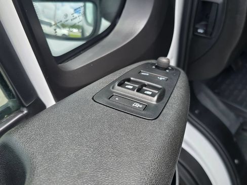 Used 2023 RAM ProMaster 2500 w/ Driver Convenience Group FWD image 11