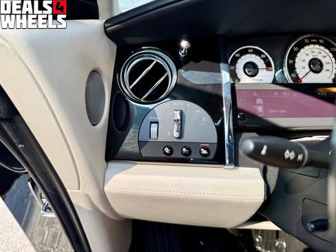 Used 2015 Rolls-Royce Wraith RWD image 33