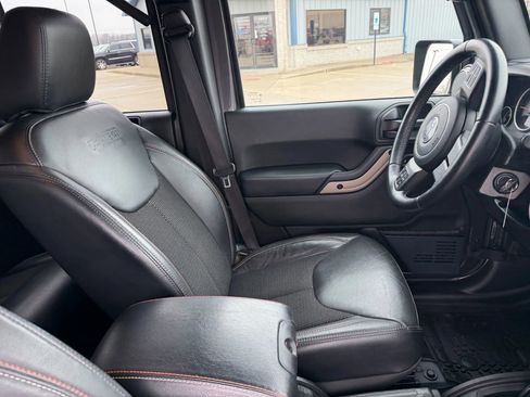 Used 2017 Jeep Wrangler Unlimited Sahara image 33