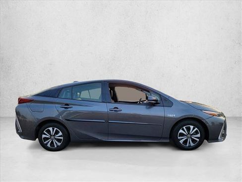 Used 2017 Toyota Prius Prime Advanced FWD image 4