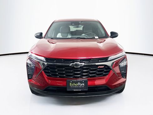 Used 2025 Chevrolet Trax RS image 2