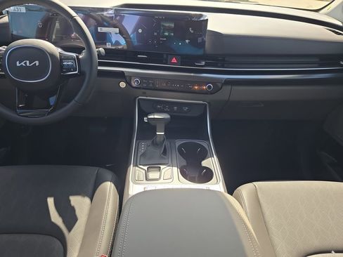 New 2026 Kia Carnival FWD image 14