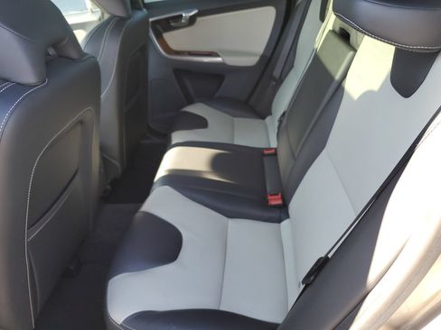 Used 2016 Volvo XC60 T5 Platinum FWD image 13