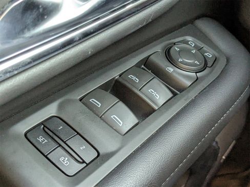 Used 2022 Chevrolet Suburban Z71 image 25