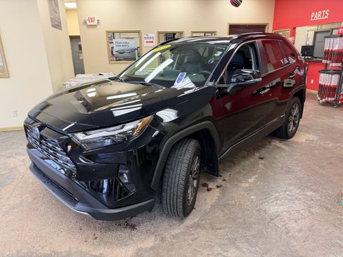 Used 2023 Toyota RAV4 Limited AWD/4WD image 3