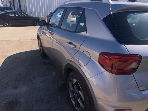 Used 2025 Hyundai Venue SEL image 6