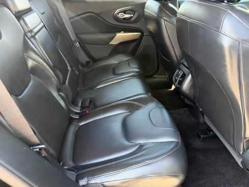 Used 2018 Jeep Cherokee Limited w/ High Altitude Package AWD/4WD image 15
