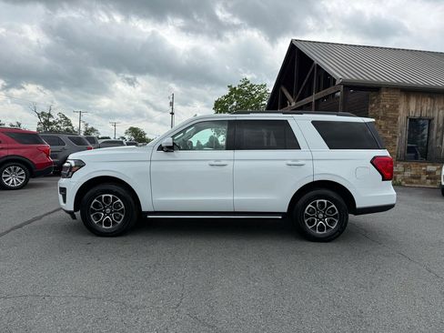Used 2023 Ford Expedition XLT AWD/4WD image 3