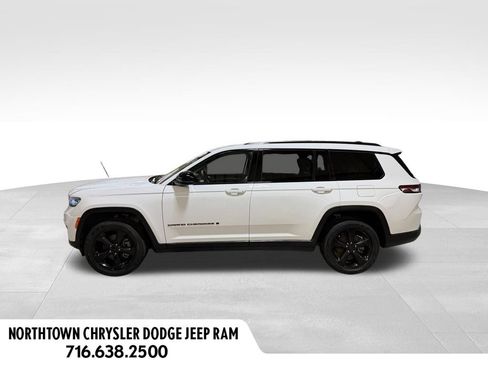 Used 2023 Jeep Grand Cherokee L Limited w/ Black Appearance Package AWD/4WD image 2