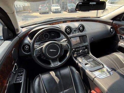 Used 2016 Jaguar XJ R-Sport image 33