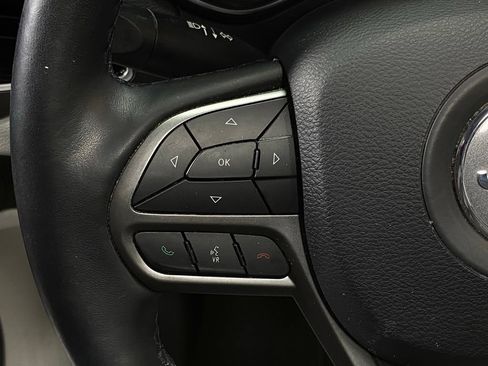 Used 2019 Jeep Cherokee Limited w/ Technology Group FWD image 35