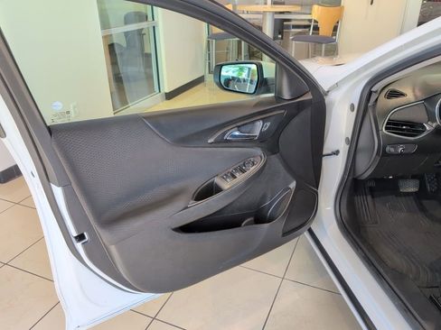 Used 2018 Chevrolet Malibu LT w/ LPO, Convenience Package 2 FWD image 8