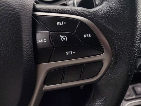 Used 2019 Jeep Cherokee Latitude w/ Popular Appearance Group image 24