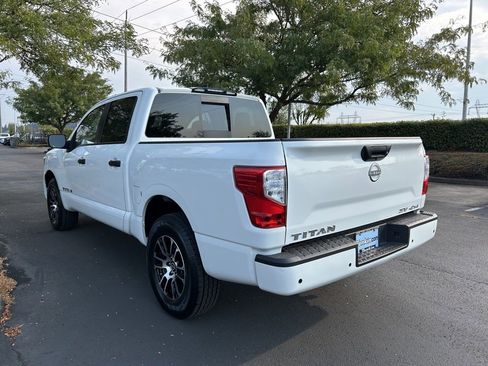 Used 2023 Nissan Titan SV image 11