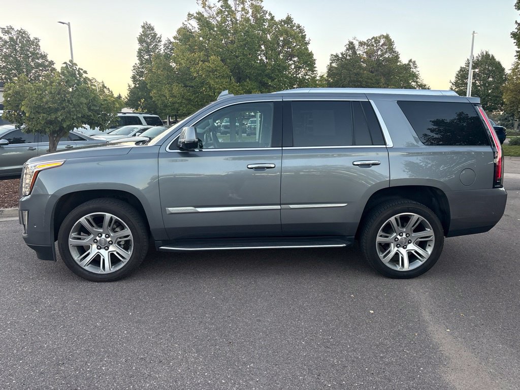 Used 2019 Cadillac Escalade Luxury AWD/4WD image 2