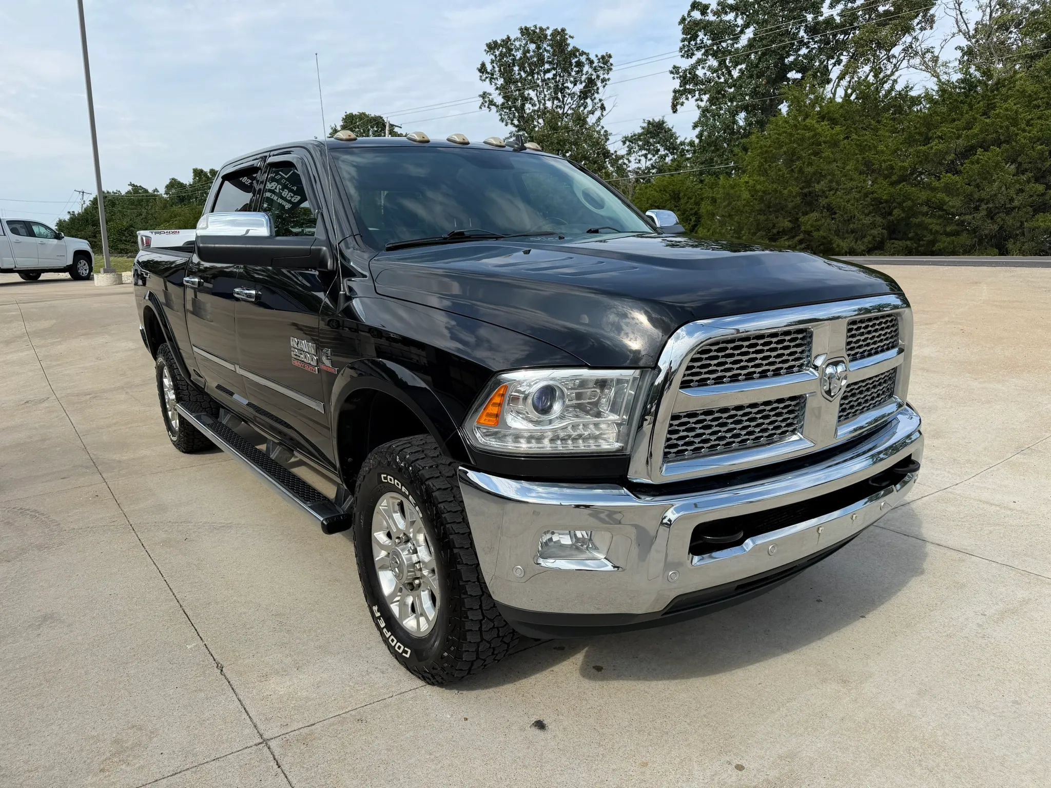 Used 2017 RAM 2500 Laramie w/ Snow Chief Group AWD/4WD image 3