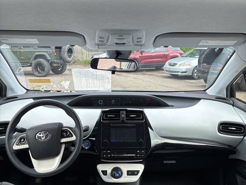 Used 2018 Toyota Prius Two w/ Prius Two Safety Plus Package FWD image 4