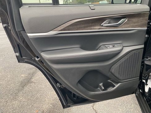 New 2025 Jeep Grand Cherokee Limited w/ Luxury Tech Group II image 37