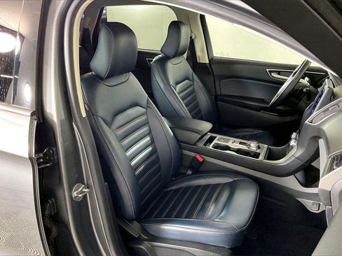Used 2022 Ford Edge SEL w/ Sport Appearance Package image 6