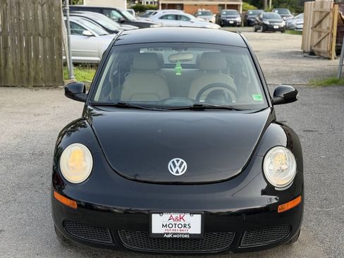 Used 2008 Volkswagen Beetle S FWD image 4