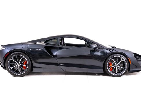 Used 2025 McLaren Artura RWD image 6