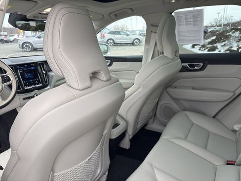 Certified 2023 Volvo XC60 B5 Core image 31