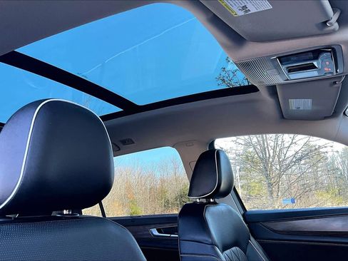 Used 2024 Volkswagen Atlas SEL Premium R-Line image 13