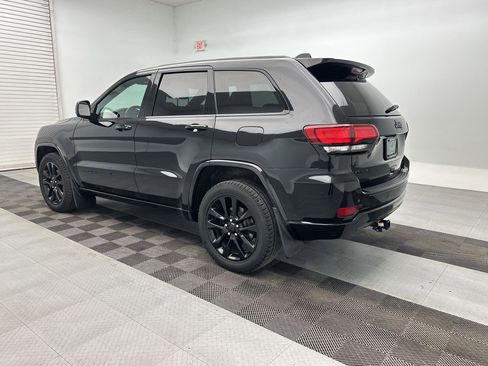 Used 2018 Jeep Grand Cherokee Altitude image 3