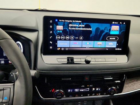 Used 2025 Nissan Rogue Platinum w/ Platinum Premium Package image 17