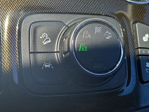 Used 2022 GMC Acadia AT4 w/ Preferred Package AWD/4WD image 26