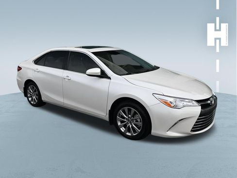 Used 2017 Toyota Camry XLE w/ Moonroof Package FWD image 2