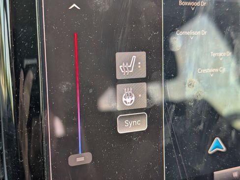 Used 2022 Chrysler Pacifica Touring-L w/ Uconnect Theater Family Group FWD image 12