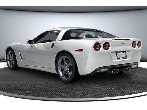 Used 2007 Chevrolet Corvette Coupe w/ Preferred Equipment Group RWD image 13
