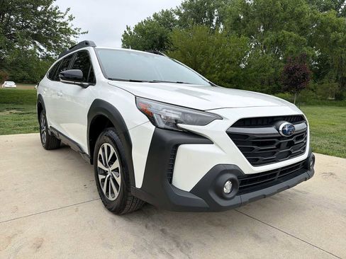Used 2024 Subaru Outback Premium AWD/4WD image 8