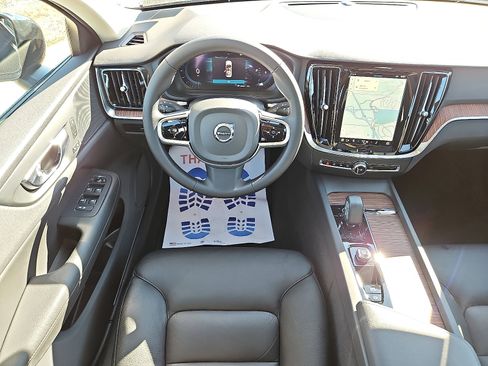 Certified 2025 Volvo S60 B5 Plus image 10