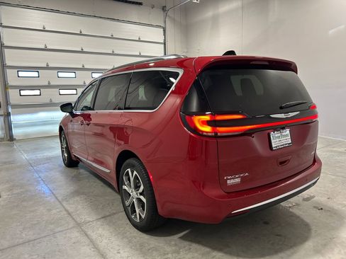 New 2026 Chrysler Pacifica Pinnacle image 8