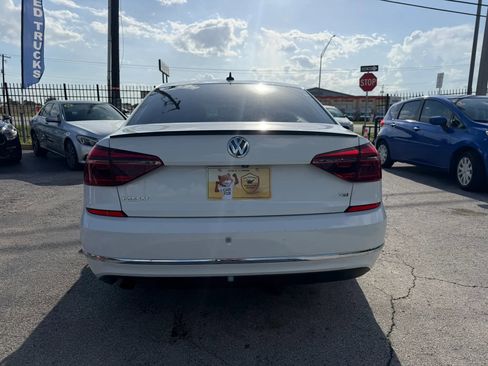 Used 2019 Volkswagen Passat 2.0T Wolfsburg w/ Wheels & Sunroof Package FWD image 4