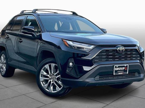 Used 2022 Toyota RAV4 XLE Premium image 3