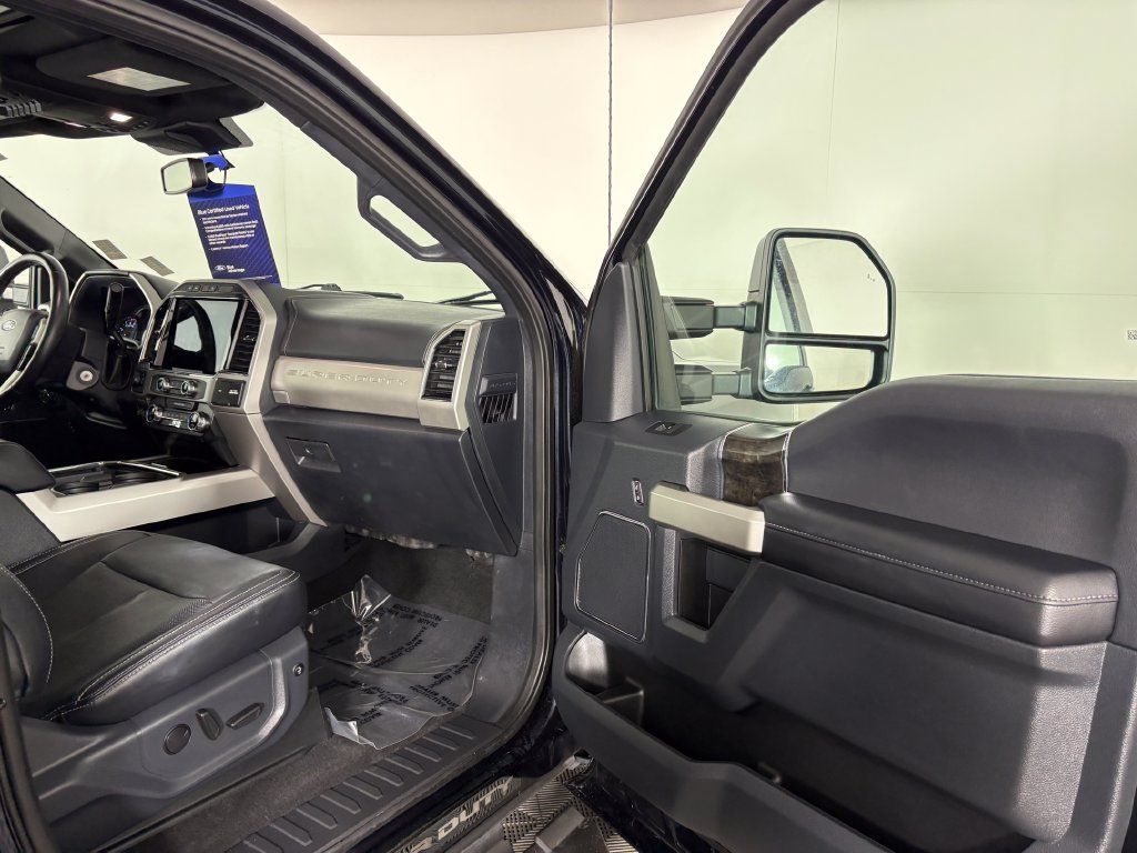 Used 2022 Ford F250 Lariat w/ Black Appearance Package AWD/4WD image 33