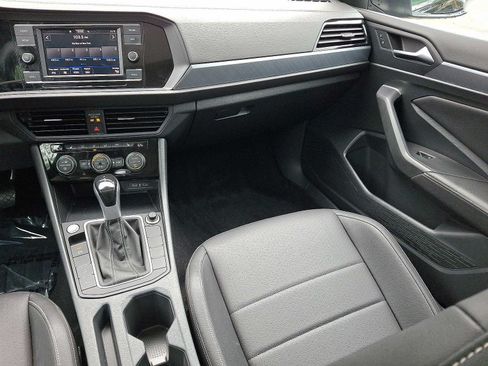 Used 2023 Volkswagen Jetta SE w/ Panoramic Sunroof Package FWD image 11