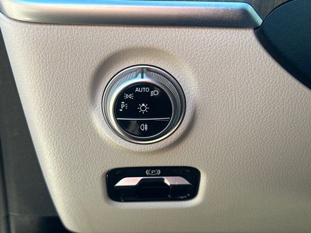 Used 2023 Mercedes-Benz C 300 4MATIC Sedan image 25
