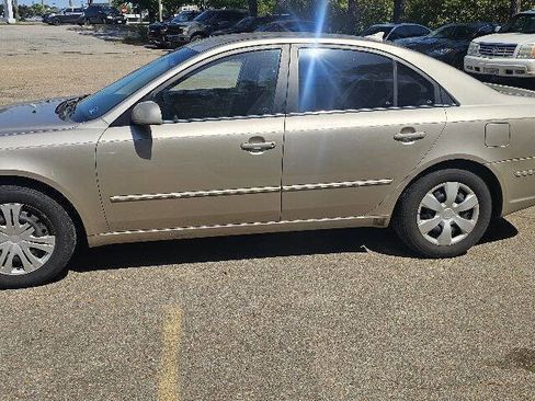 Used 2009 Hyundai Sonata GLS w/ Popular Equipment Pkg 2 FWD image 2