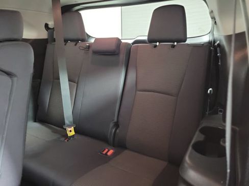 Used 2023 Toyota Highlander LE FWD image 13