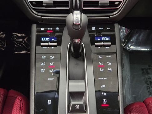 New 2026 Porsche Macan AWD/4WD image 21