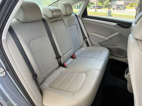 Used 2019 Volkswagen Passat 2.0T Wolfsburg FWD image 27